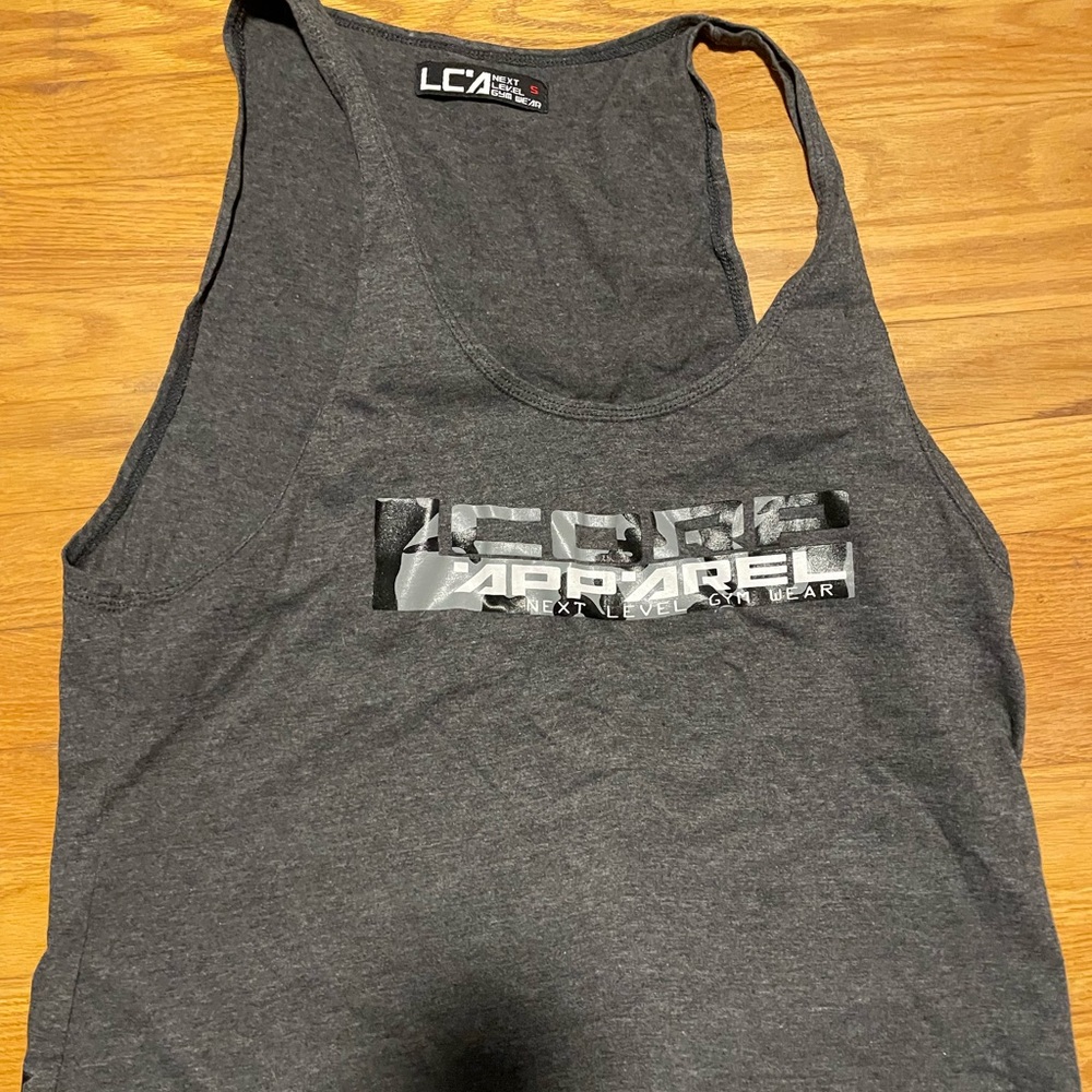 Selling this work out tank top !!